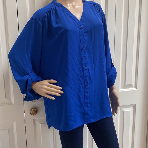 Covington Womens 1X Blue Button Front Blouse. Blue color. Long Sleeve or rolled. - Picture 2 of 12